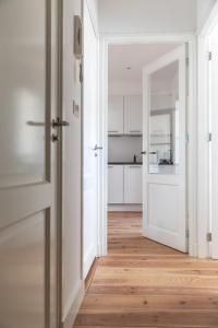 Gorgeous And Stylish Place For Two In Hip West!