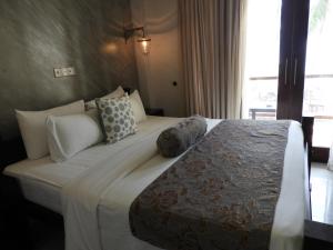 Sapphire Seas Beachfront Hotel