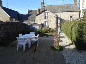 Charming French cottage-gite in the heart of quiet Gorron - Gorron