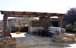 Traditional stone villa with a swimming pool, sea view and large terrace, ideal for a fami Kea Greece