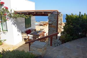 Traditional stone villa with a swimming pool, sea view and large terrace, ideal for a fami Kea Greece