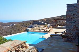 Traditional stone villa with a swimming pool, sea view and large terrace, ideal for a fami Kea Greece