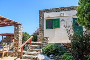 Traditional stone villa with a swimming pool, sea view and large terrace, ideal for a fami Kea Greece