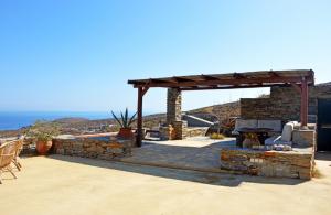 Traditional stone villa with a swimming pool, sea view and large terrace, ideal for a fami Kea Greece