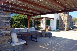 Traditional stone villa with a swimming pool, sea view and large terrace, ideal for a fami Kea Greece