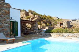 Traditional stone villa with a swimming pool, sea view and large terrace, ideal for a fami Kea Greece