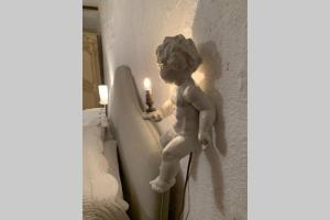 Romantic anciens cottage in a beautiful park