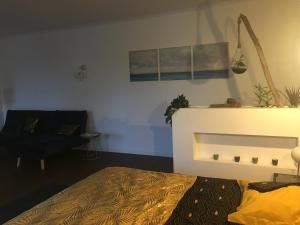 B&B / Chambres d'hotes Augustodun'Home : Chambre Double avec Salle de Bains Privative