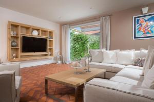 Villa Pia by HMZ Villas