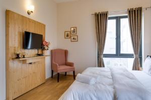 Hostie Eshana - Stylish 2BHK Duplex apt near Golf Course Road