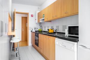 Lisboa, Cidade, Elegant Apartment with Air Cond, Free WIFI and Near Metro, by IG