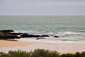 Beachside apartment, sea views