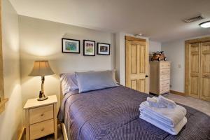 Luxe Cabin BBQ, Deck, 2 Mi to Cranmore Mtn Resort