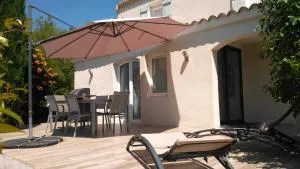 Jolie individuelle wifi climatisée au cœur de la Provence à 40 km Verdon et de Ste Maxime - لورج