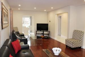 Bookastay Beautiful 3 Bedroom 3 Bath In Central Mississauga