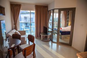 GB710 Grand Blue Beach Condo maephimholiday