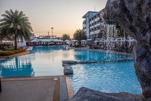 GB710 Grand Blue Beach Condo maephimholiday