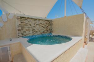 DEPA 100 POR CIENTO FAMILIAR ACAPULCO CERCA DEL MAR CON ROFF GARDEN y JACUZZI