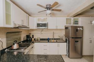 DEPA 100 POR CIENTO FAMILIAR ACAPULCO CERCA DEL MAR CON ROFF GARDEN y JACUZZI