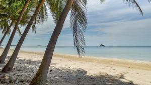 GB710 Grand Blue Beach Condo maephimholiday