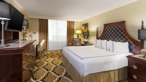 Standard King Room room in InterContinental New Orleans an IHG Hotel