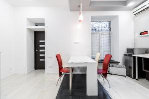 Black and Red squares apartment