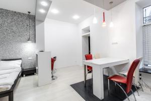 Black and Red squares apartment