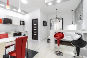 Black and Red squares apartment