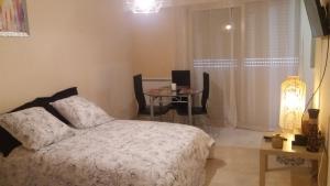 STUDIO 3mn A PIED DE LA PLAGE AVEC TERRASSE