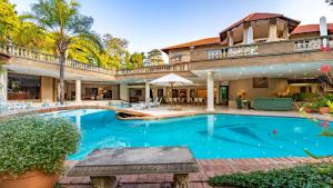 Christies at 32 on Russell