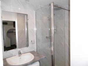 Hotels Le Relais Des Vieilles Postes : Chambre Double avec Salle de Bains Privative