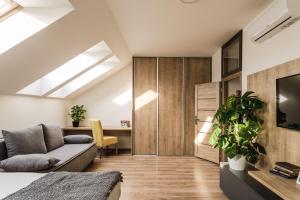 FLEXIHOME SK - Komenskeho - private parking spot - ultra modern and stylish