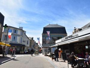 Appartements Endearing Apartment in Arromanches les Bains with balcony facing the museum : photos des chambres