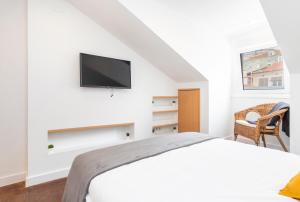 Historical Alfama, building top, 5mn to train and subway