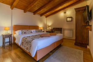 Large Double or Twin Room room in Casa Miramonte Charming House