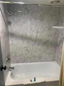 Quadruple Room - Smoking room in Uptown greenville hotel