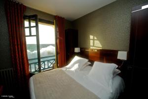 Hotels Ambassadeurs Logis Hotel : photos des chambres