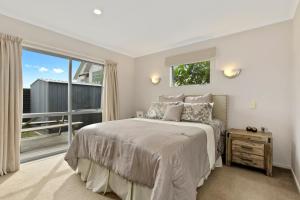 Beauty on Bream Bay - Ruakaka Holiday Home