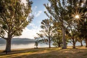 Hop, Skip and Jump to the Lake - Te Anau House - 蒂阿瑙