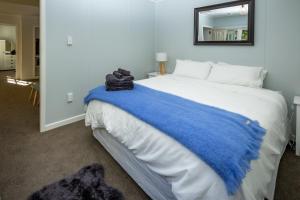 Hop, Skip and Jump to the Lake - Te Anau House