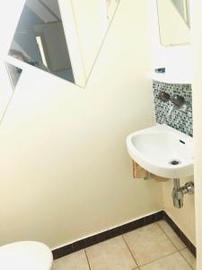 Lake & Mountain View Apartment I 27