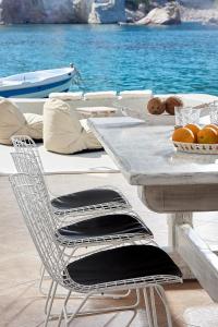 Miramare Luxury Apartments Milos Greece