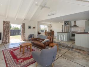 Modern Cottage Charm - Albert Town near Wanaka