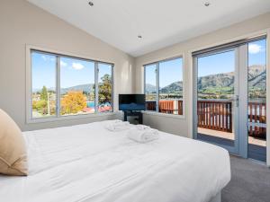 Lakeview Heights - Wanaka Home - Bachcare NZ