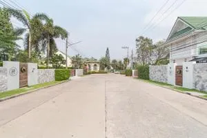 Stylish 2-Villa Combination by Hi At Home - Naklua 