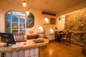 Zostel Plus Mussoorie- Kempty