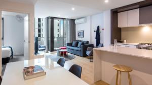 Oaks Melbourne Southbank Suites