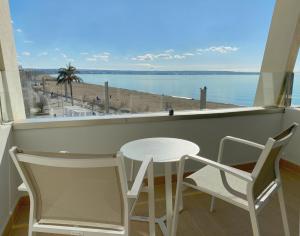 Superior Apartment with Sea View room in Aparthotel Fontanellas Playa