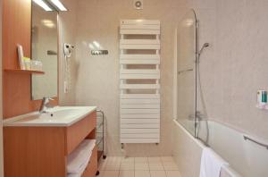 Hotels Logis Hotel des Lacs : photos des chambres