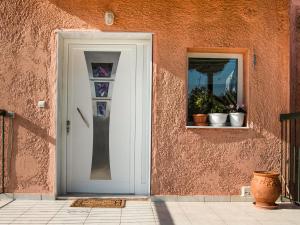 Quaint Farmhouse in Plagiari surrounded with Olive Trees Thessaloníki Greece